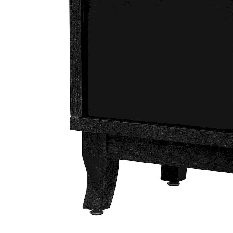 Lustrzany kredens z 3 drzwiami i srebrnymi uchwytami