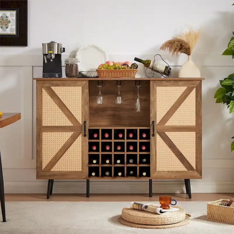 Armario rústico para almacenar vino con soportes para copas y estantes ajustables