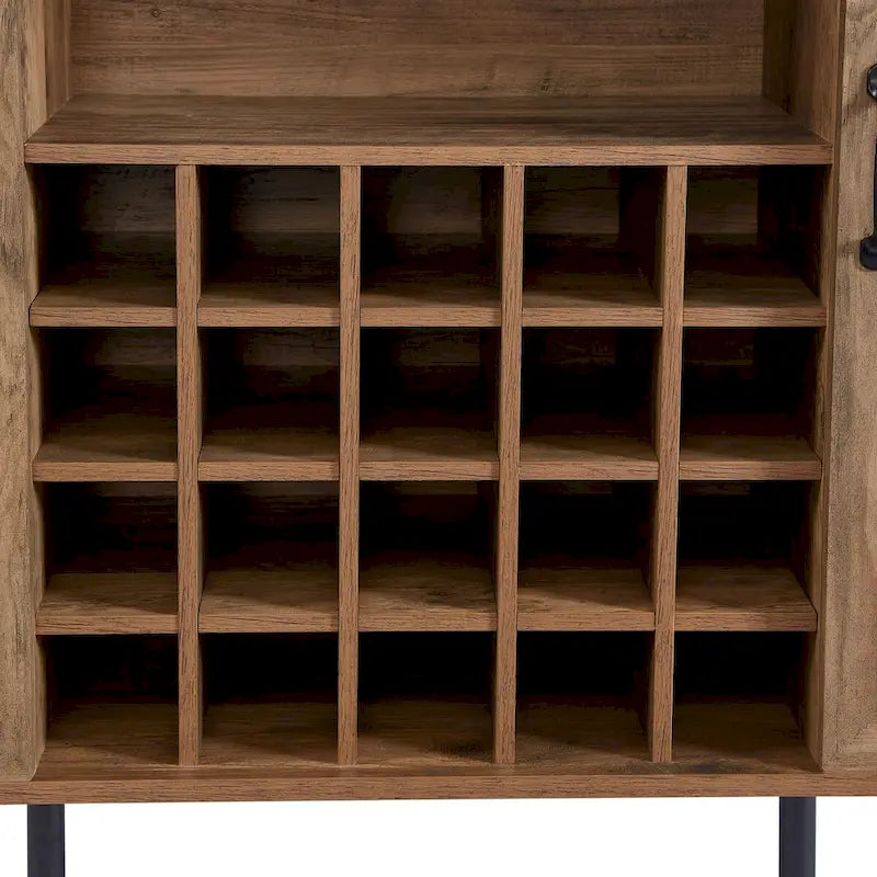 Rustikaler Weinschrank mit Glashaltern und verstellbaren Einlegeböden