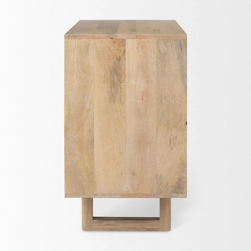 Gabinete auxiliar de madera maciza de mango en marrón claro con puertas de ratán