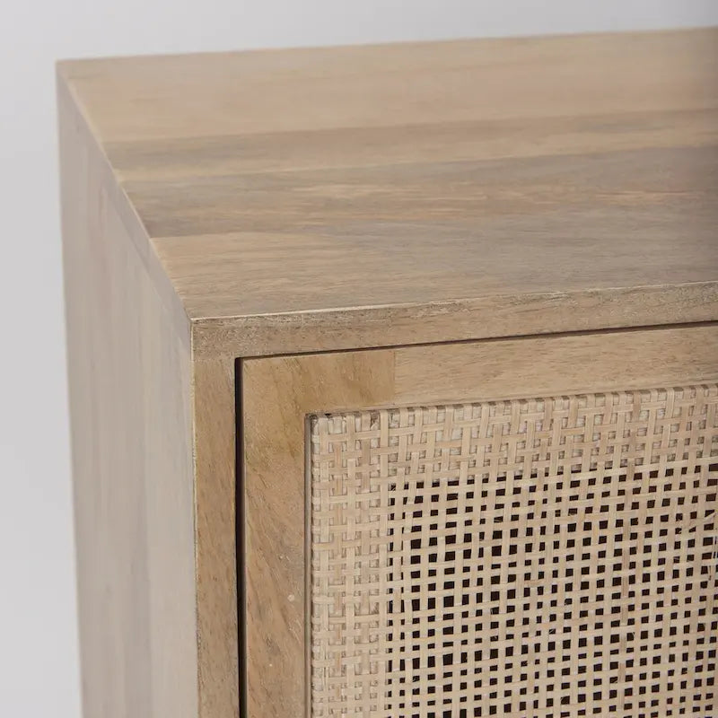 Mobiletto decorativo in legno massello di mango marrone chiaro con ante in canna
