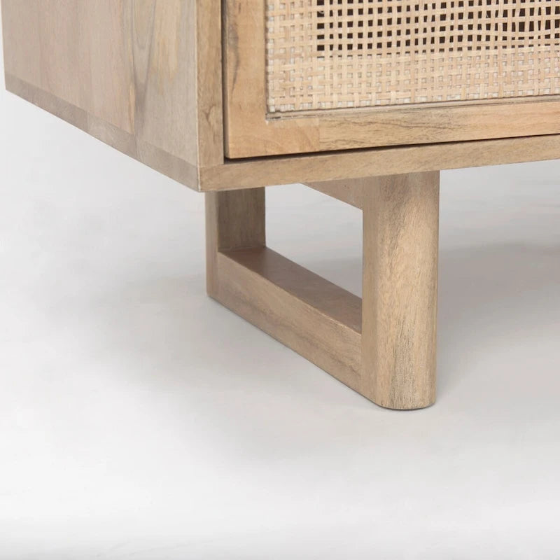 Mobiletto decorativo in legno massello di mango marrone chiaro con ante in canna