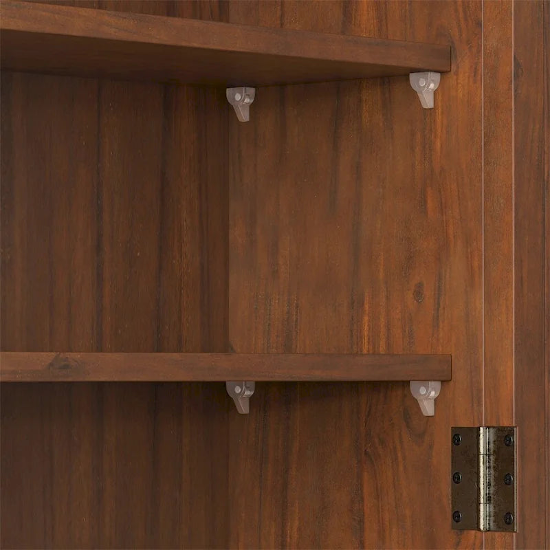 Armario de pared vintage de dos puertas con vidrio estriado y tres niveles