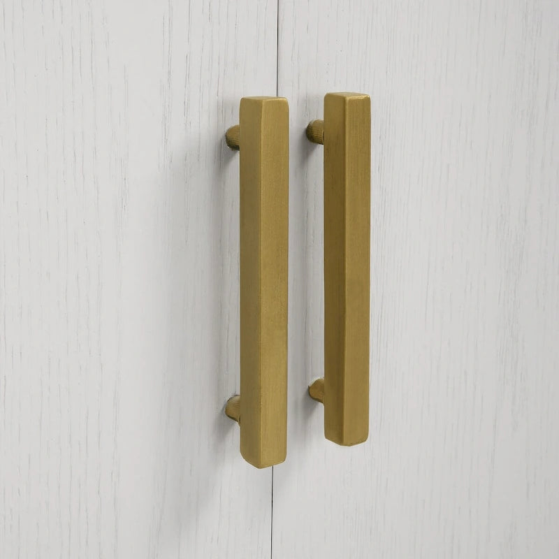 Weißer Schrank mit zwei Türen - 40.25W x 34H x 13D