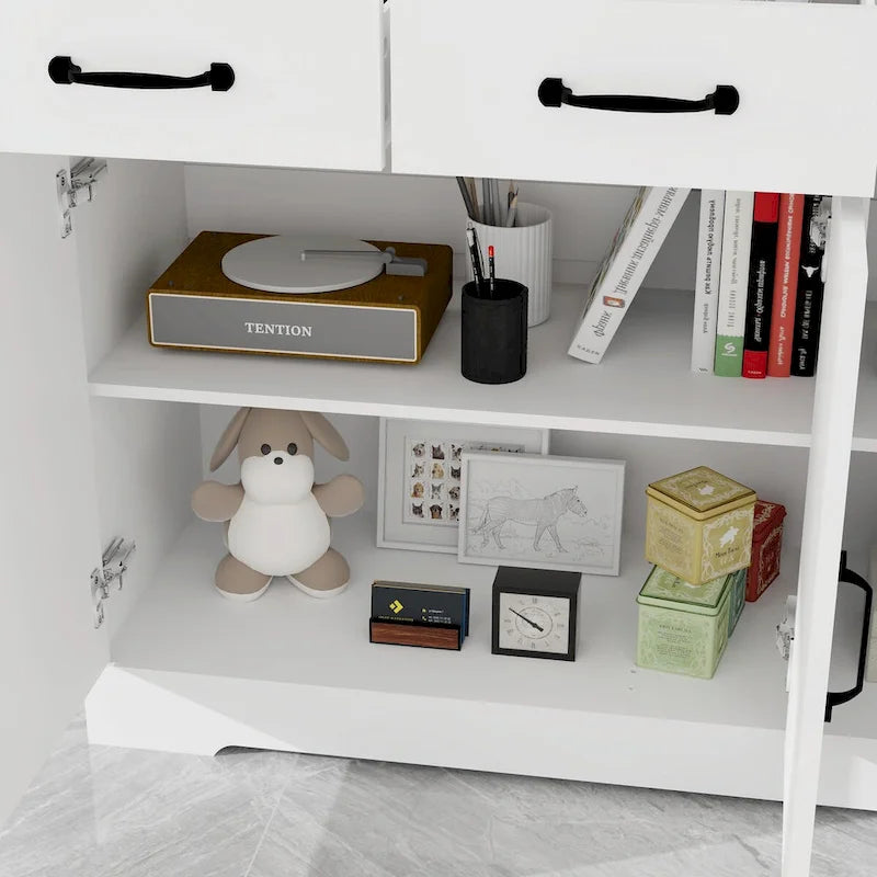 Weißes Sideboard im Landhausstil mit 3 Schubladen und 3 Türen