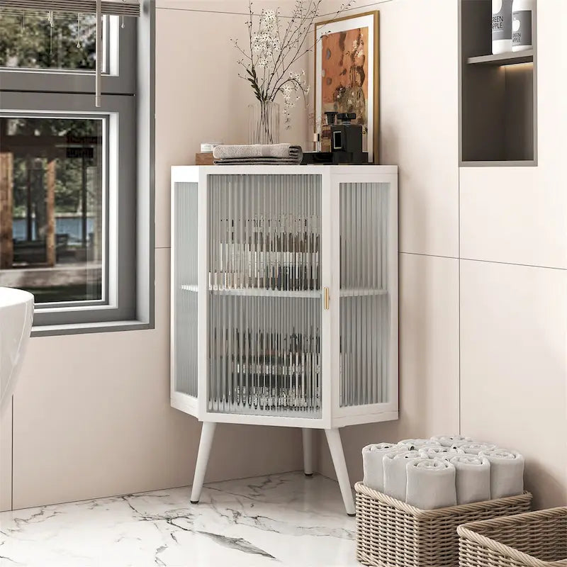 Eckschrank für den Boden mit Tür aus gehärtetem Glas und Einlegeböden